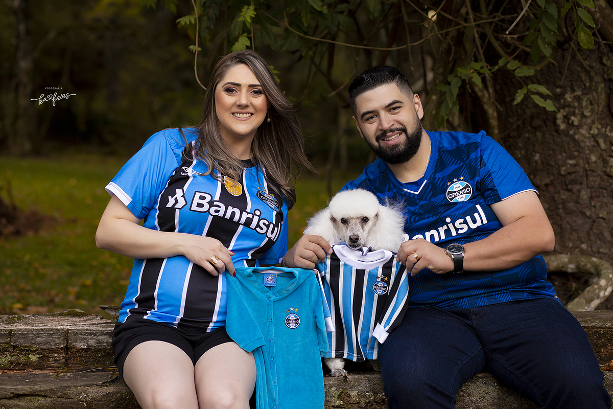 no book de gestante os pais se vestem com as camisas do time