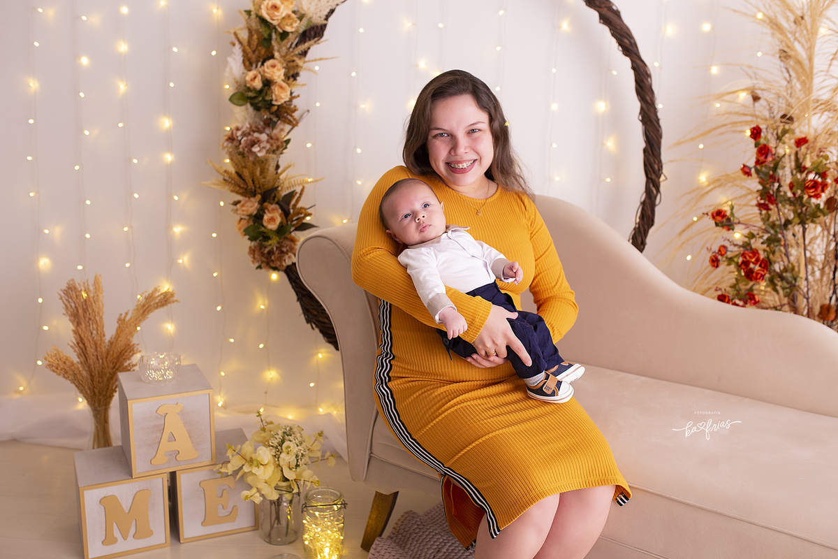 o bebe olha para a fotografa de caxias do sul, ka frias