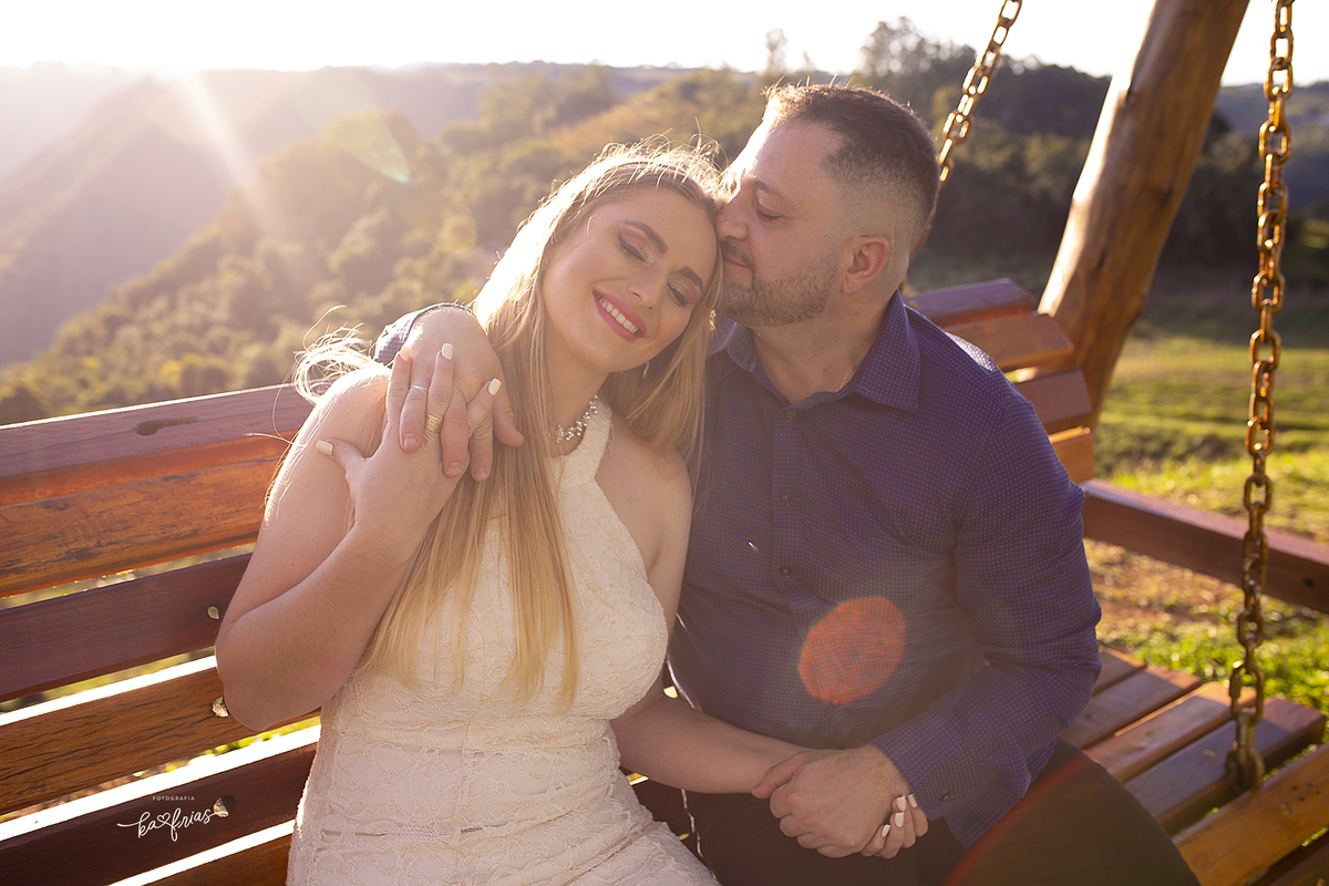 o sol bate nos noivos na sessão