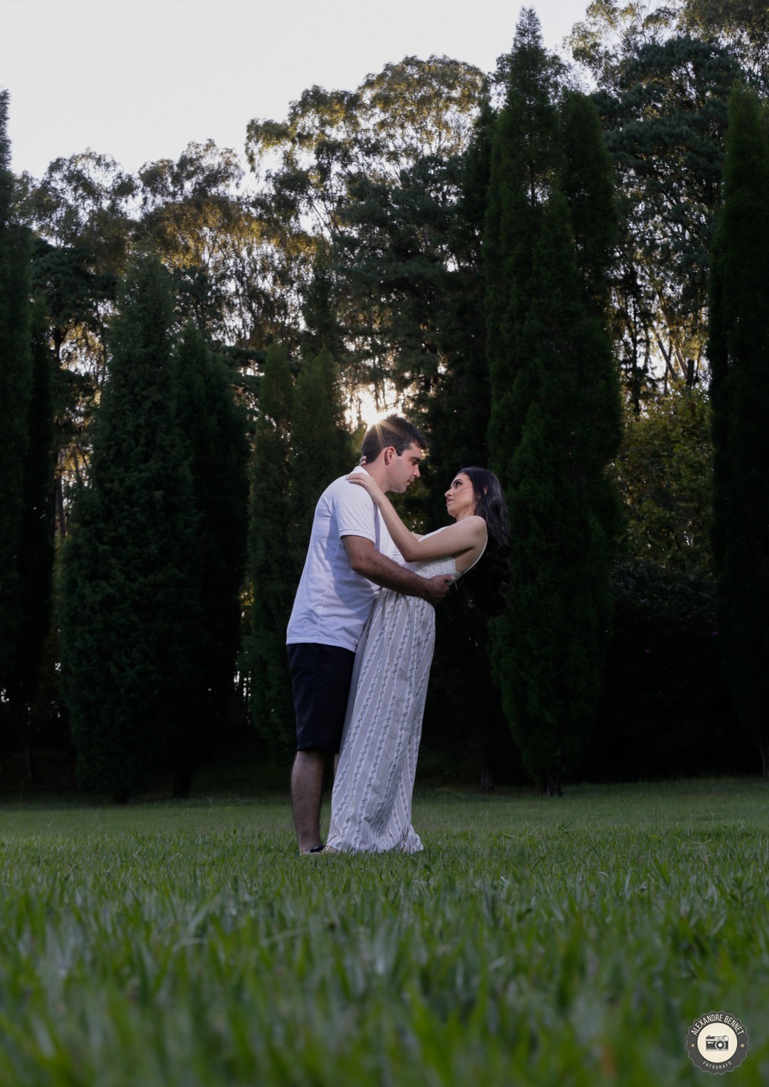 Foto dos noivos ao pôr do sol do Garden Hill em São João Del Rei