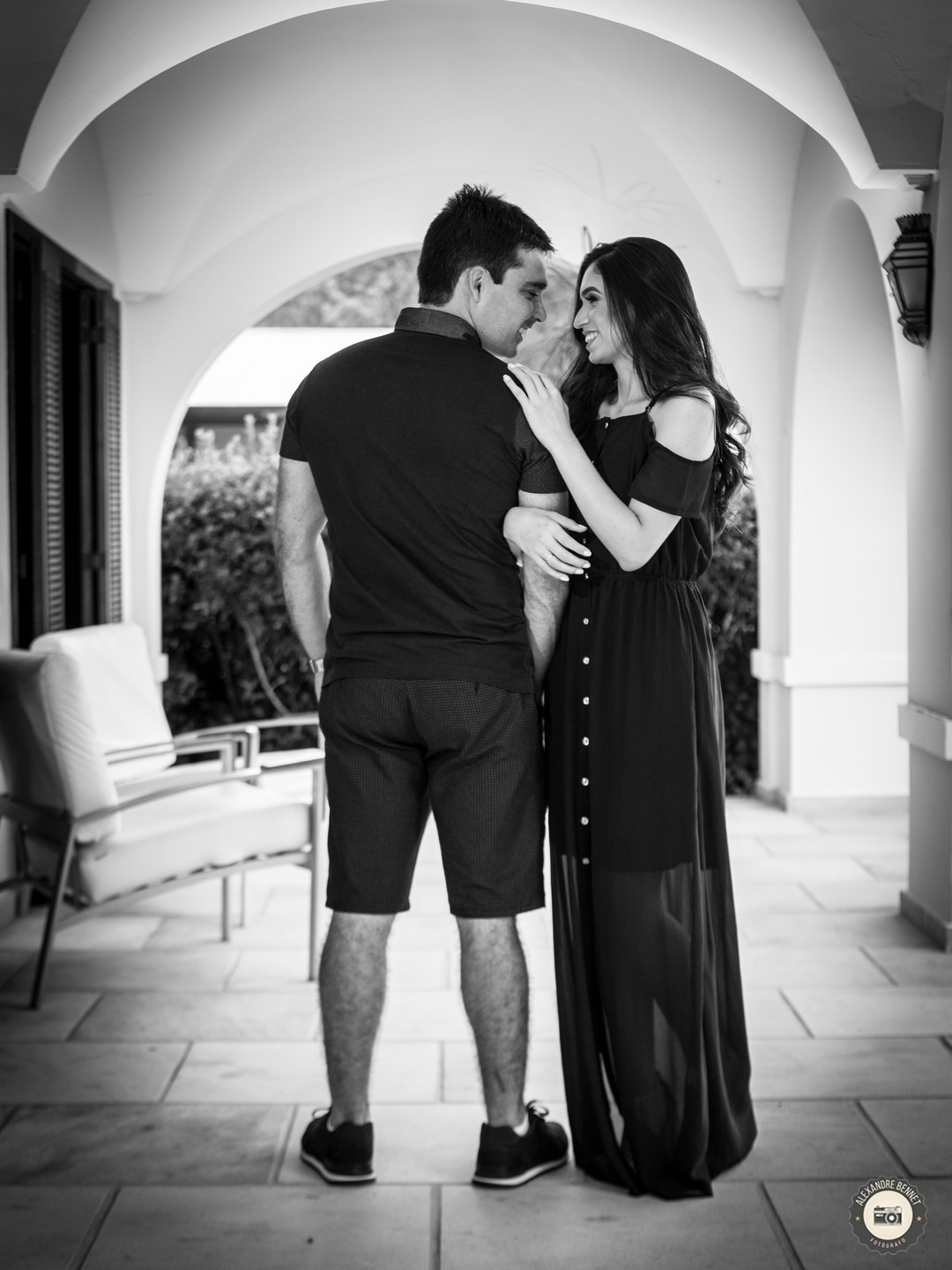 Casal troca olhares em Pré Casamento realizado na cidade de São João Del - MG no Garden Hill Hotel e Golfe  