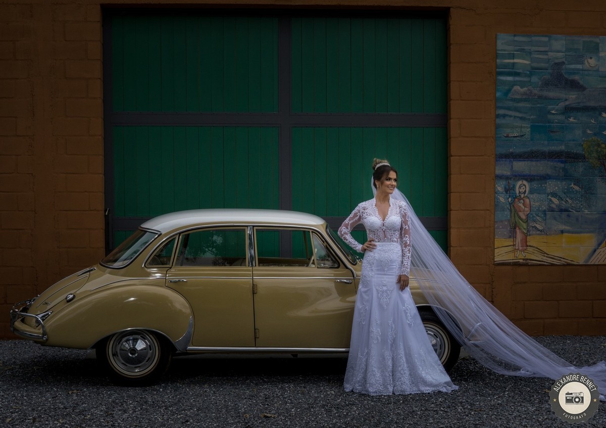 Carros antigos sempre combinam com fotos de noivas esse raro modelo encontramos em Tiradentes-MG
