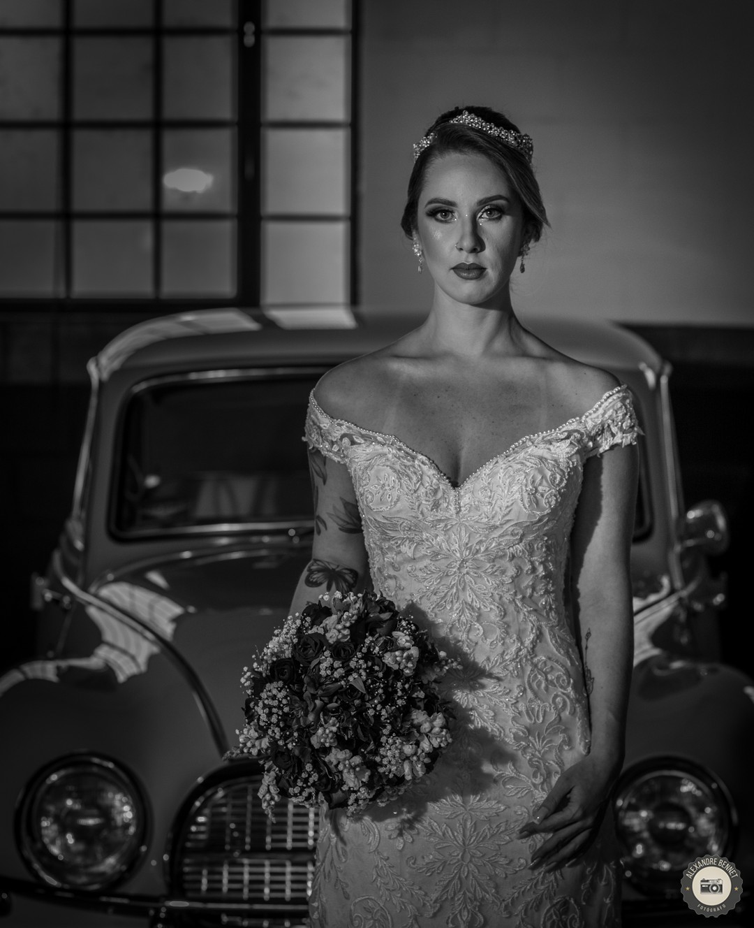 Carros antigos sempre combinam com fotos de noivas esse raro modelo encontramos em Tiradentes-MG