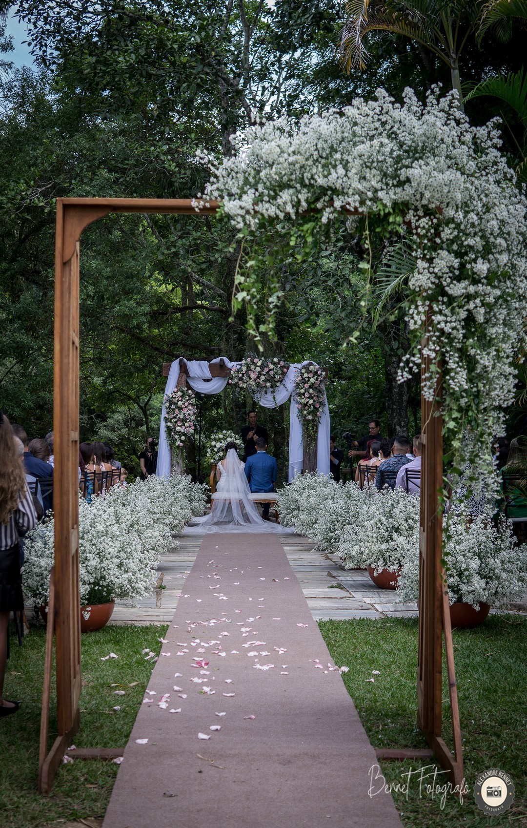 Foto que mostra o casal de cotas e também o belo espaço natural da Reserva Natural Cala Boca