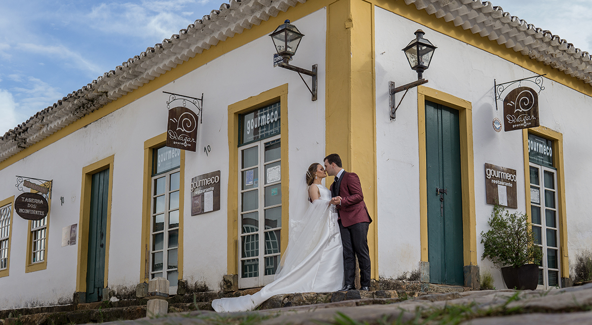Casal romântico na linda cidade de Tirandentes-MG