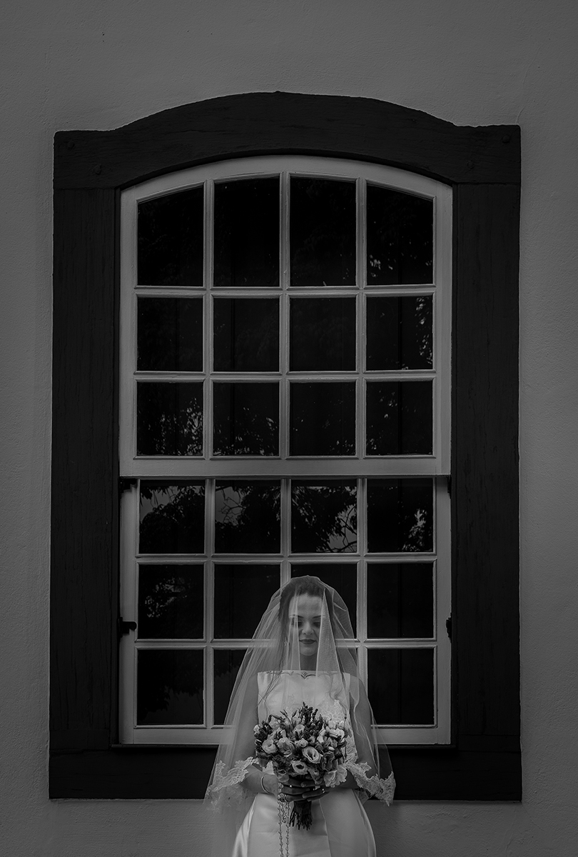 Noiva lindamente fotografada em seu pós wedding na cidade histórica de Tiradentes-MG 