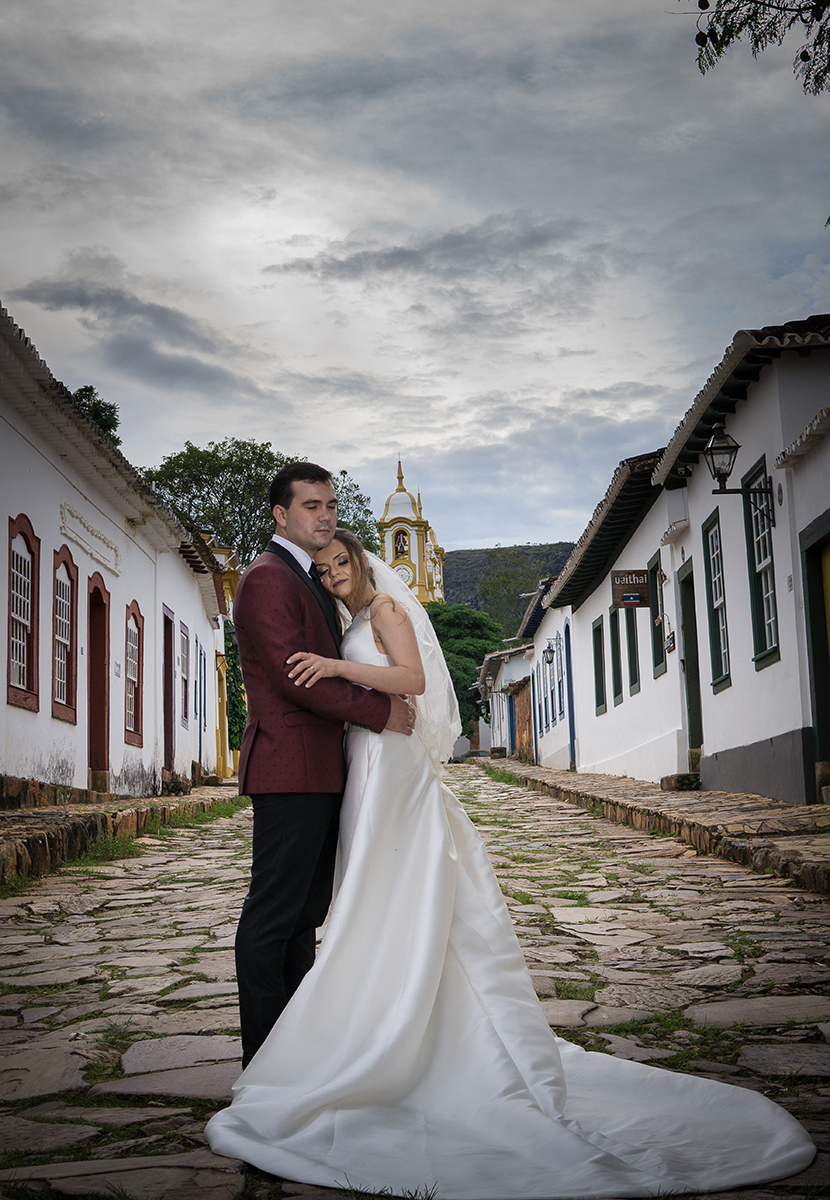 Ensaio pós deste casal apaixonado na próximo a matriz de Santo Antônio na linda cidade de Tiradentes-MG