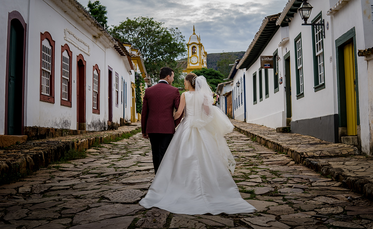 Ensaio pós deste casal apaixonado na próximo a matriz de Santo Antônio na linda cidade de Tirandentes-MG