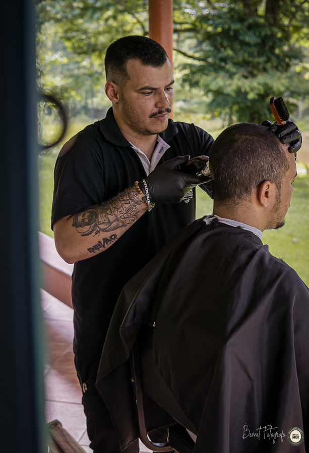 Noivo se prepara para o seu grande dia