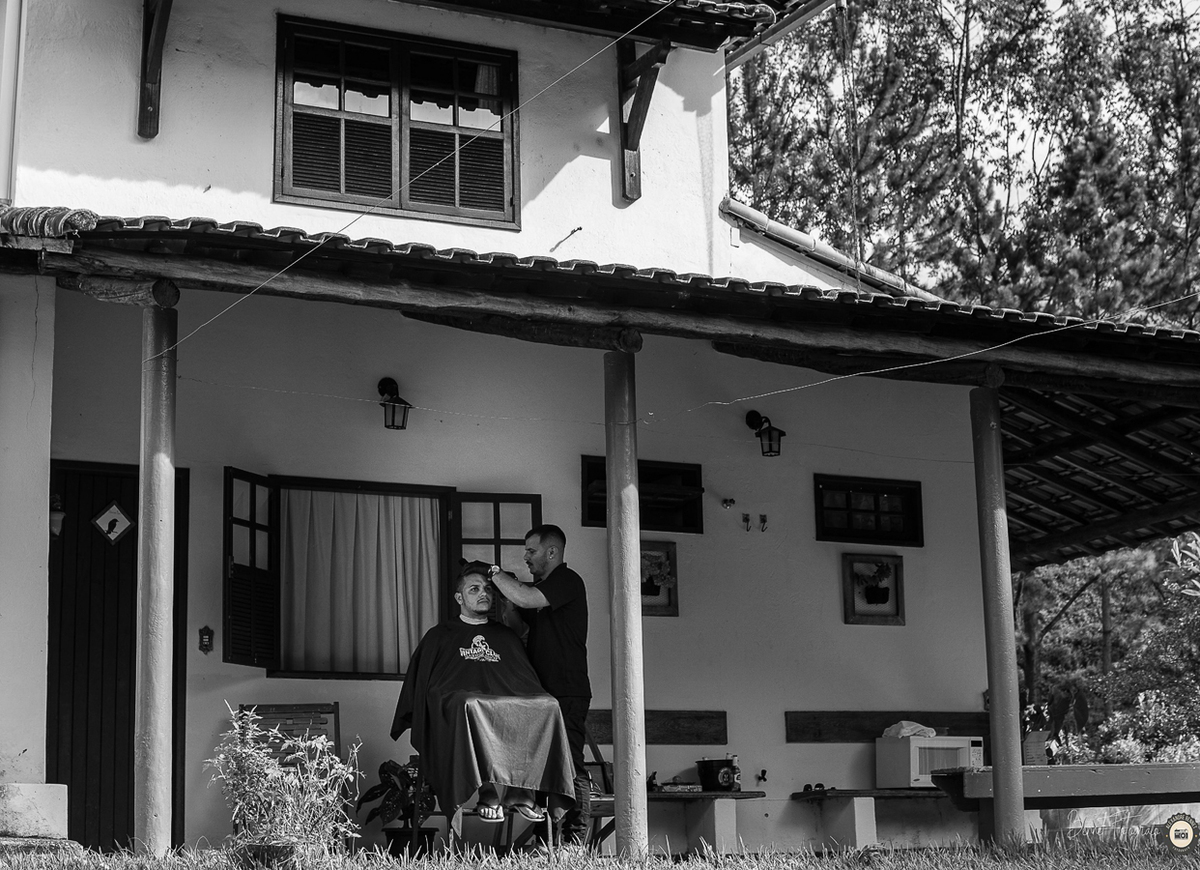 Noivo se prepara para o seu grande dia