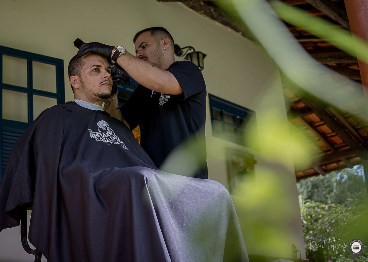 Noivo se prepara para o seu grande dia