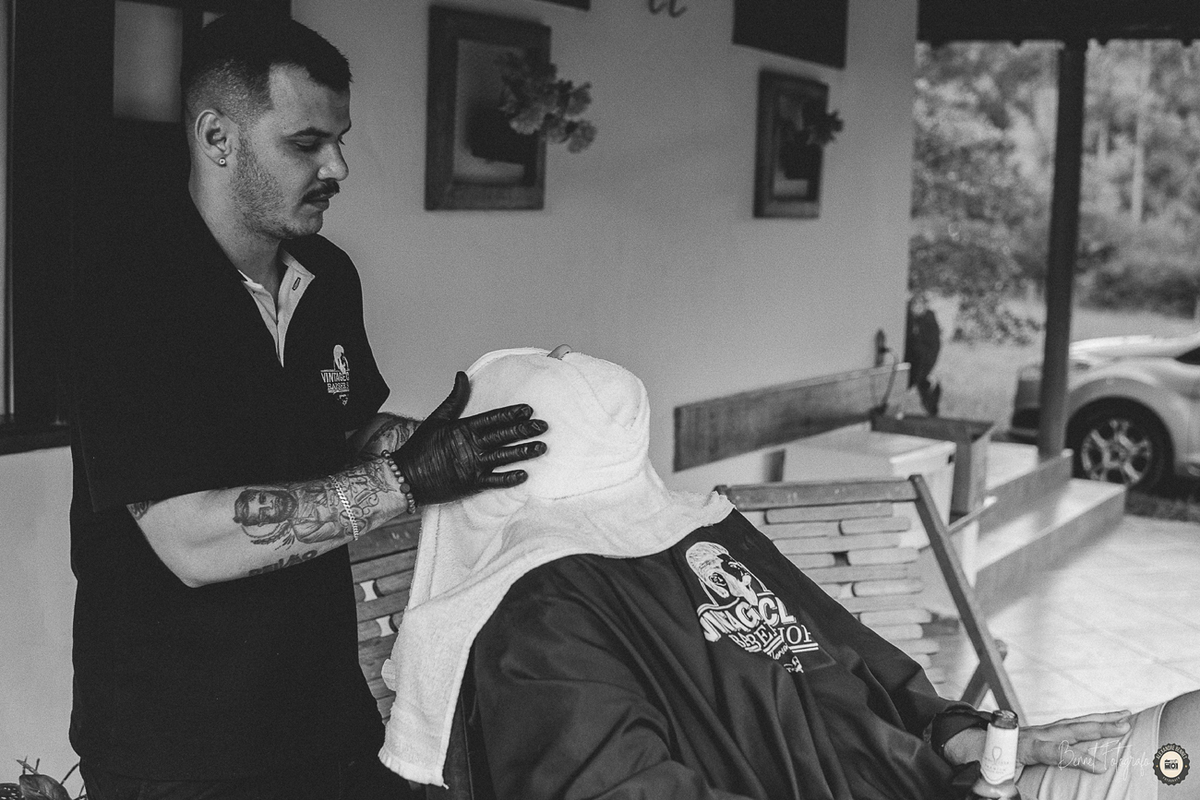 Noivo se prepara para o seu grande dia