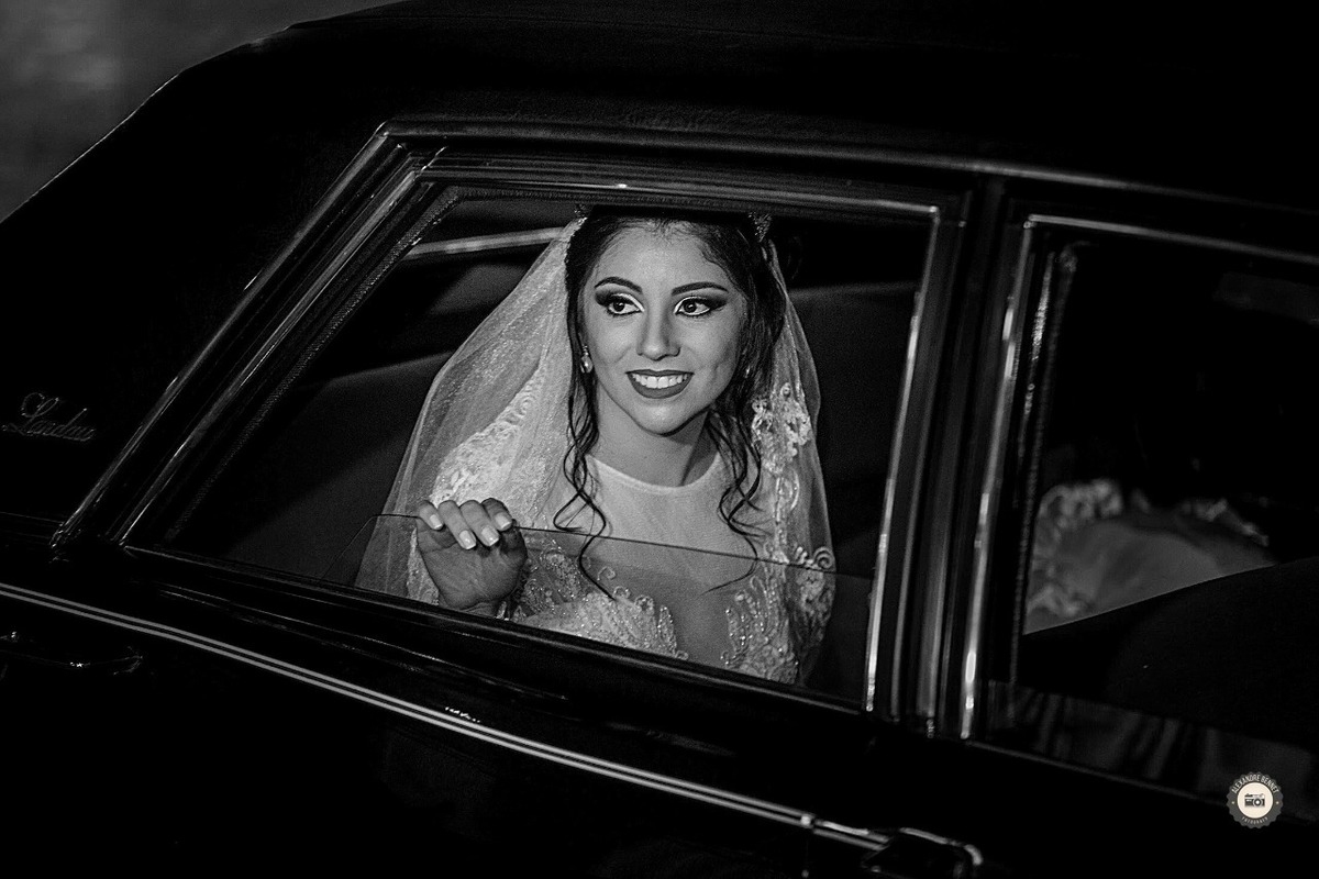 Noiva momentos antes de entrar na igreja