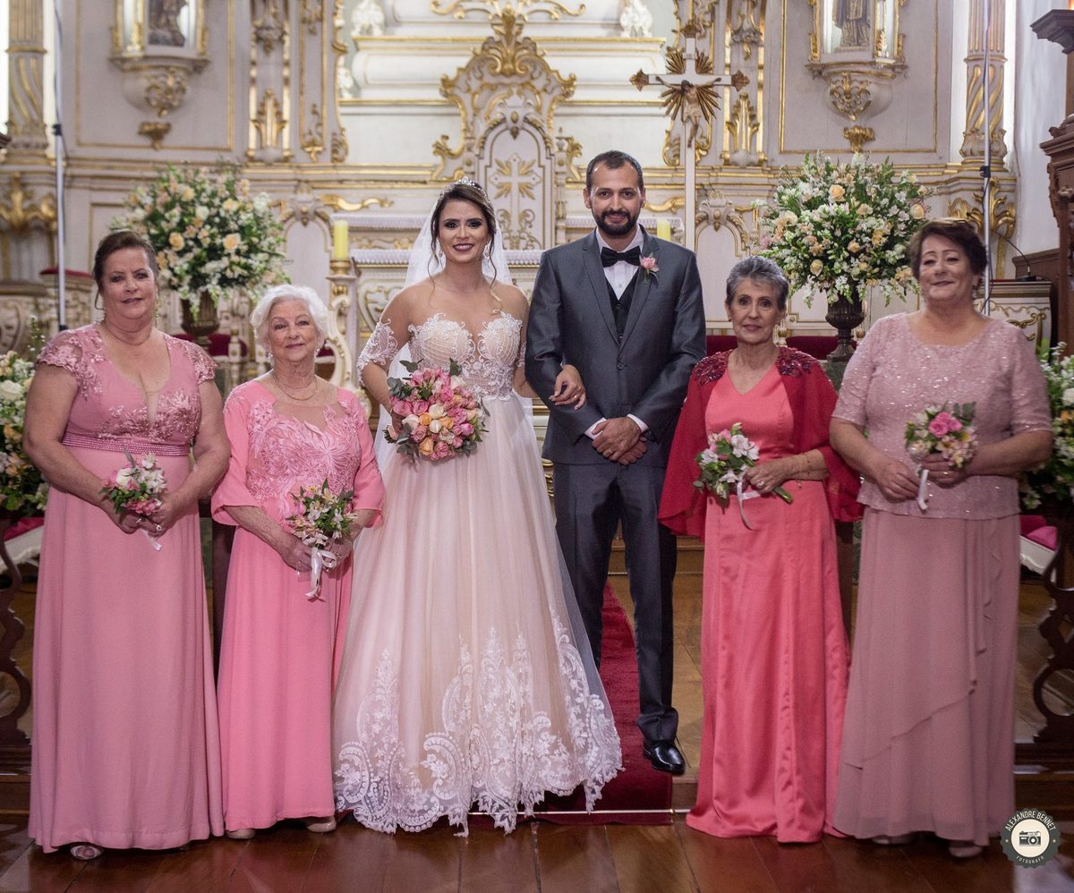 Foto com os familiares após a celebração 
