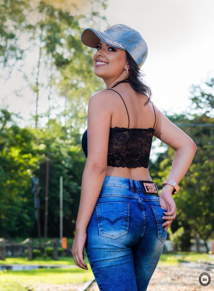 Debutante se vira de costas