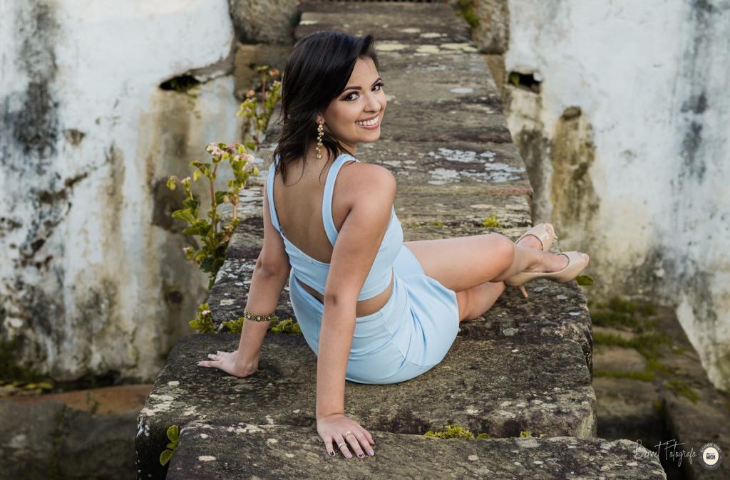 Debutante se vira de costas