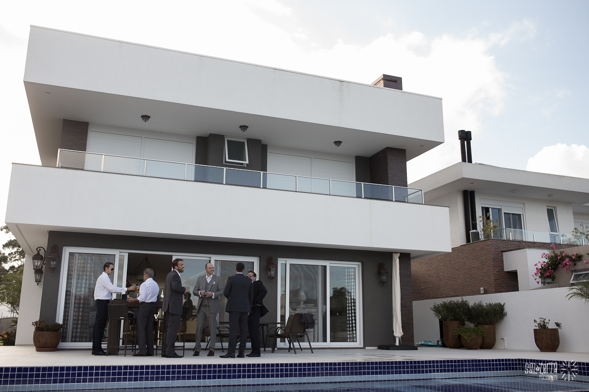 casamento em xangri-la making of do noivo com padrinhos em casa fotografo de casamento porto alegre