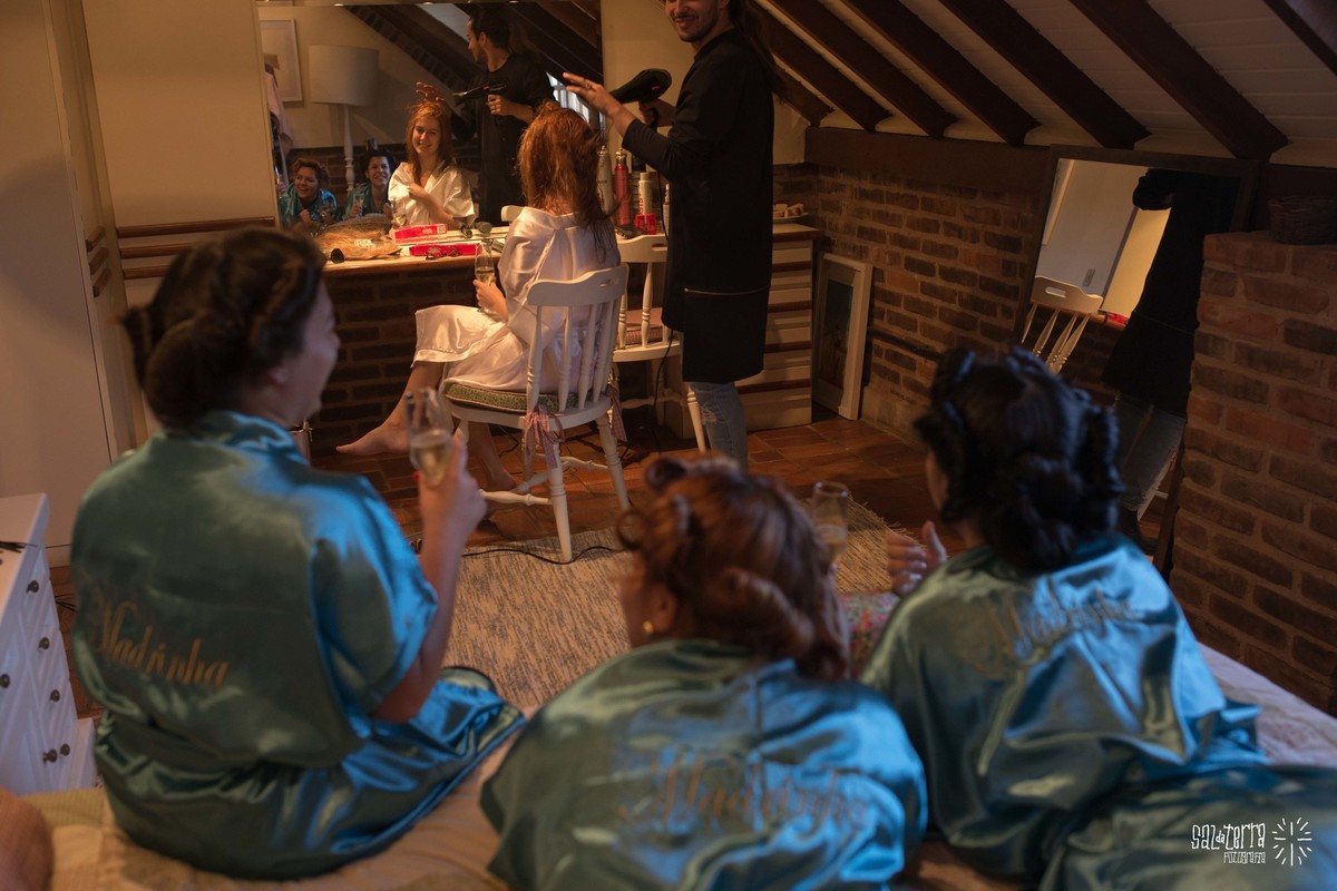 making of da noiva com madrinhas no alto da capela porto alegre fotografo de casamento