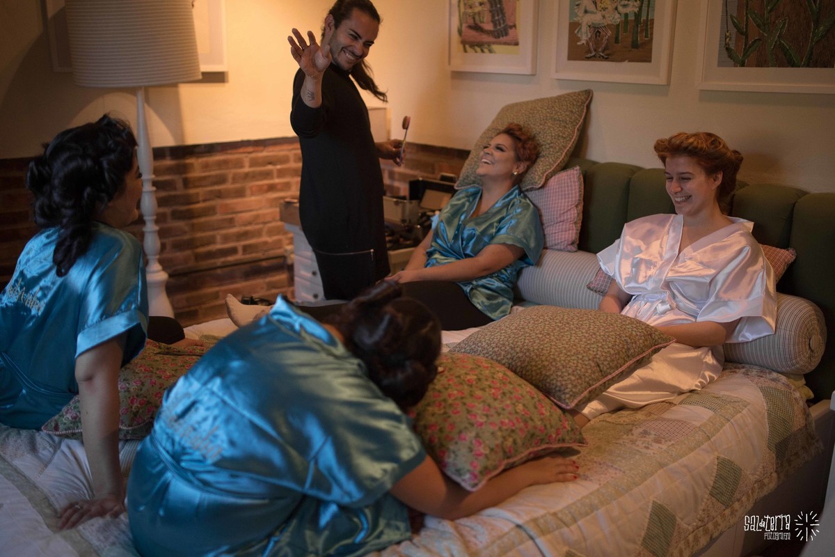 making of da noiva com madrinhas no alto da capela porto alegre fotografo de casamento