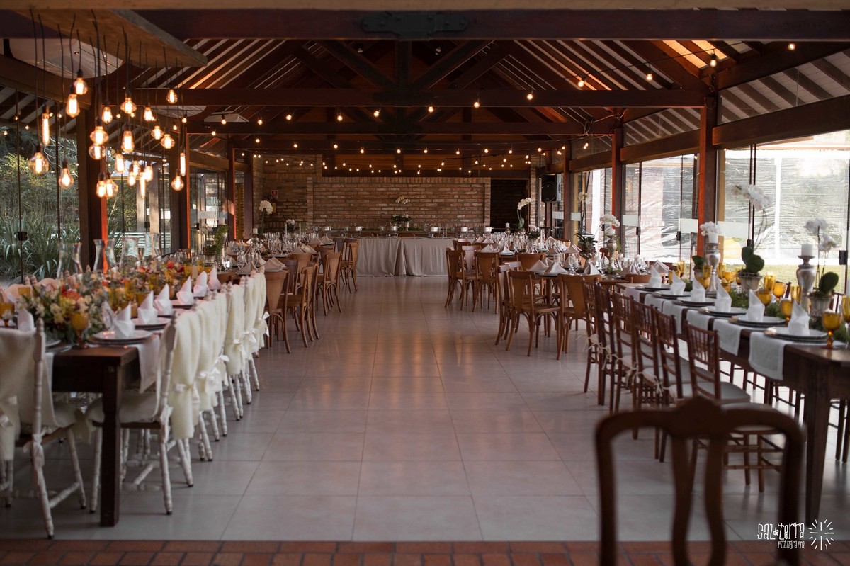 decoração casamento inverno alto da capela porto alegre cor de perola luzinhas