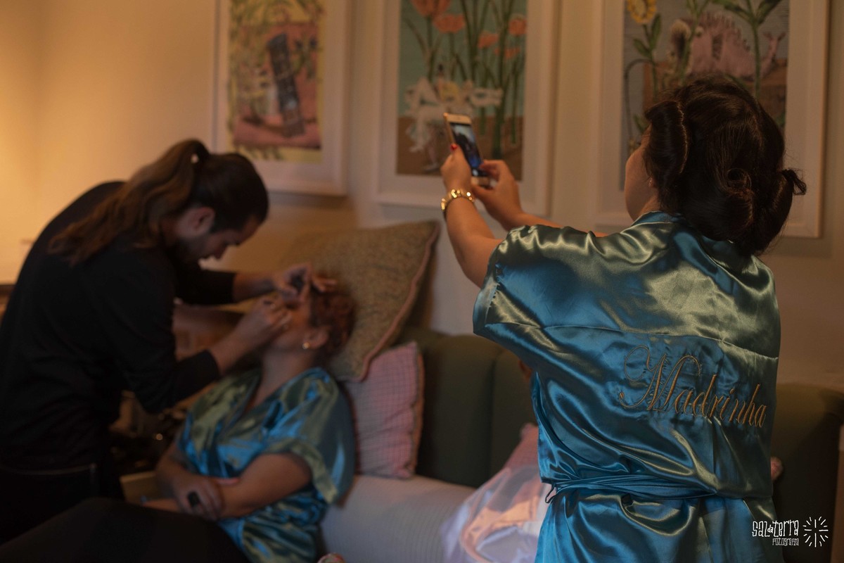 making of da noiva com madrinhas no alto da capela porto alegre fotografo de casamento