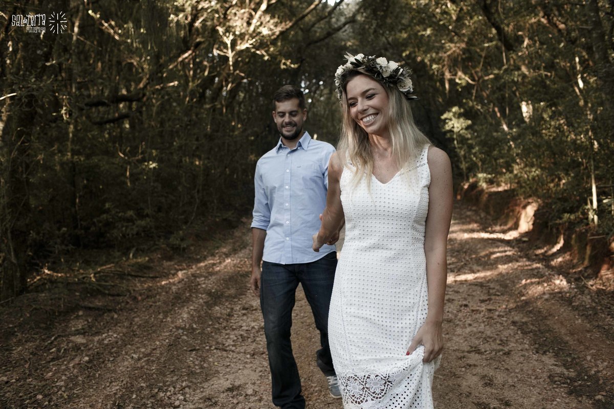 ensaio pre casamento alto da capela ao ar livre trash the dress noiva linda coroa de flores fotografo de casamento porto alegre RS E session