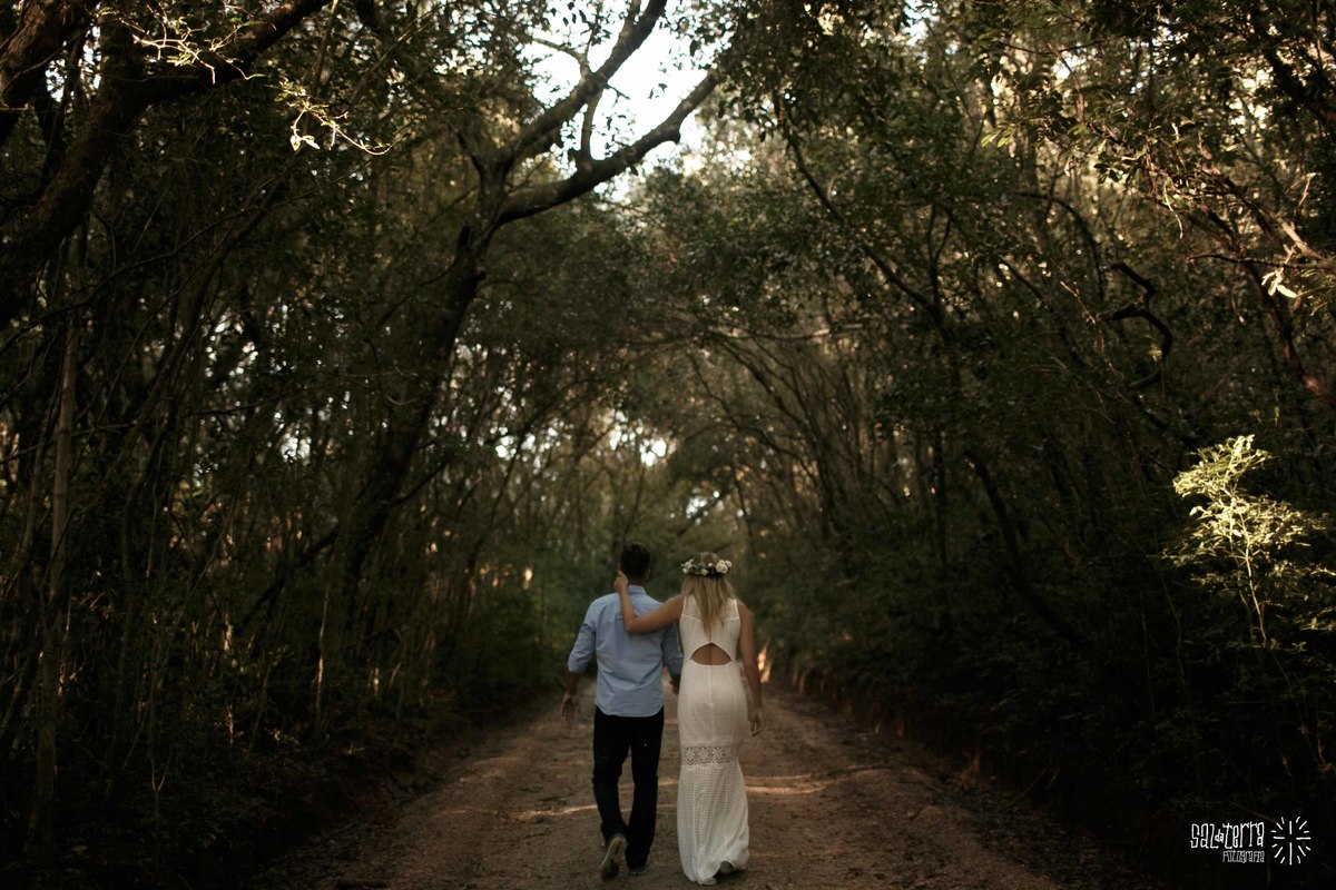 ensaio pre casamento alto da capela ao ar livre trash the dress noiva linda coroa de flores fotografo de casamento porto alegre RS E session