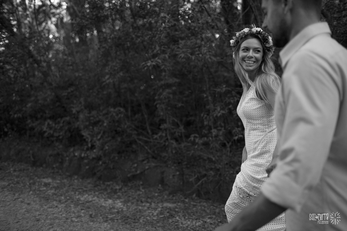 ensaio pre casamento alto da capela ao ar livre trash the dress noiva linda coroa de flores fotografo de casamento porto alegre RS E session