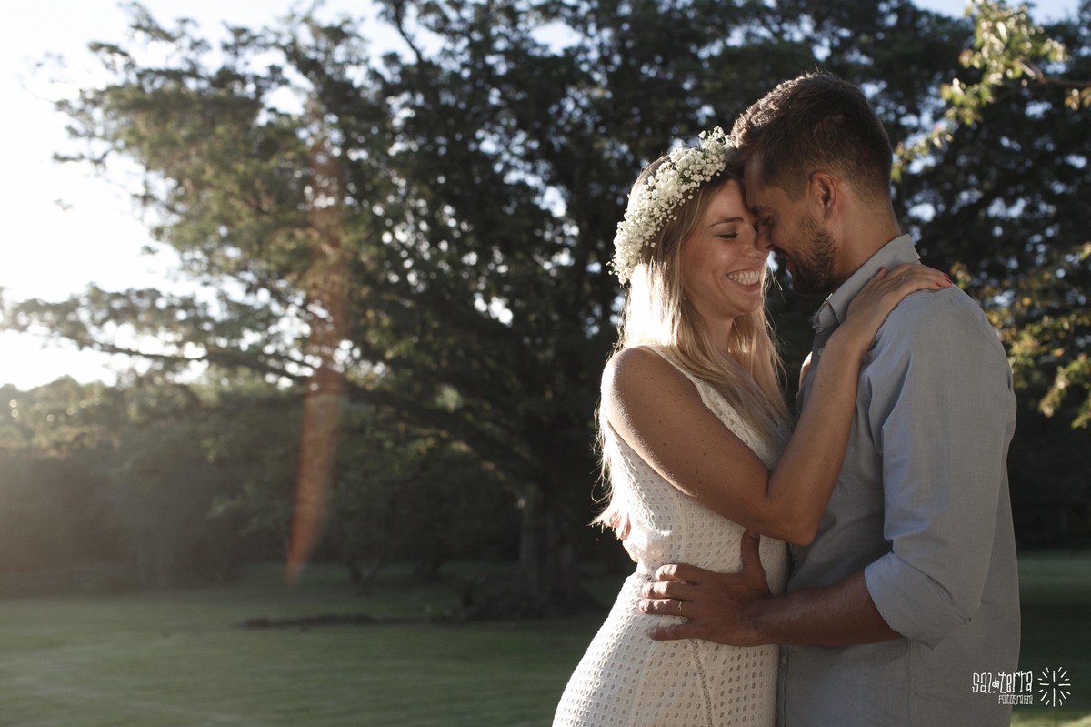 ensaio pre casamento alto da capela ao ar livre trash the dress noiva linda coroa de flores fotografo de casamento porto alegre RS E session figueira para casar