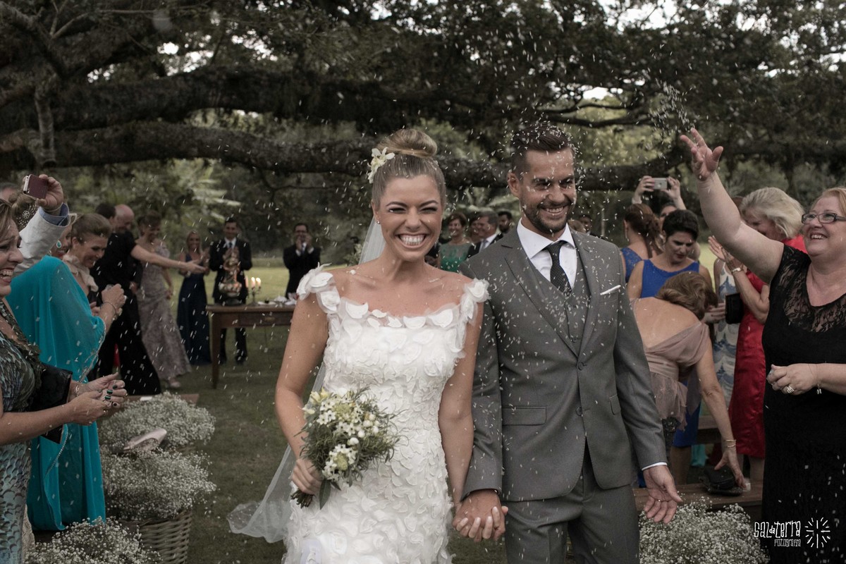 fotografo de casamento porto alegre casamento ao ar livre de dia alto da capela cerimonial Idealize eventos chuva de arroz