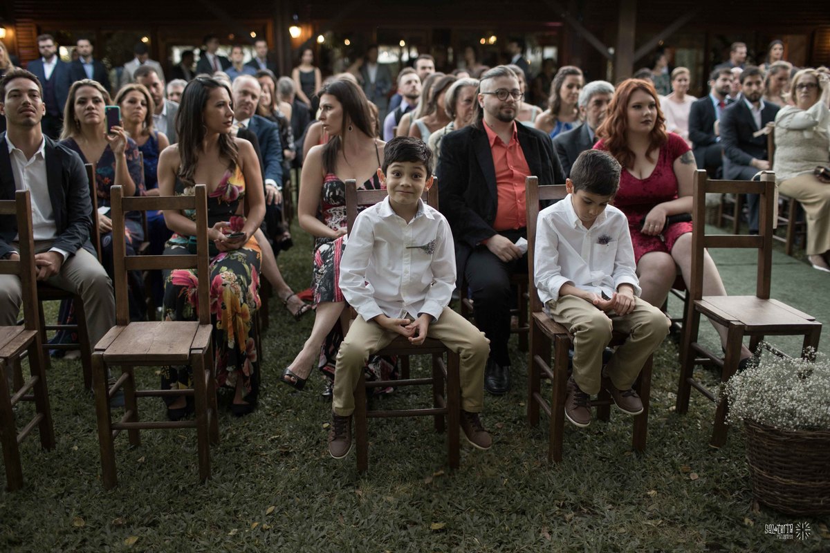 casamento ao ar livre sitio da figueira com luzinhas de dia fotografo de casamento porto alegre RS organizacao welove decoracao tais puntel vestido da noiva atelie sandra ferraz sal da terra fotografia