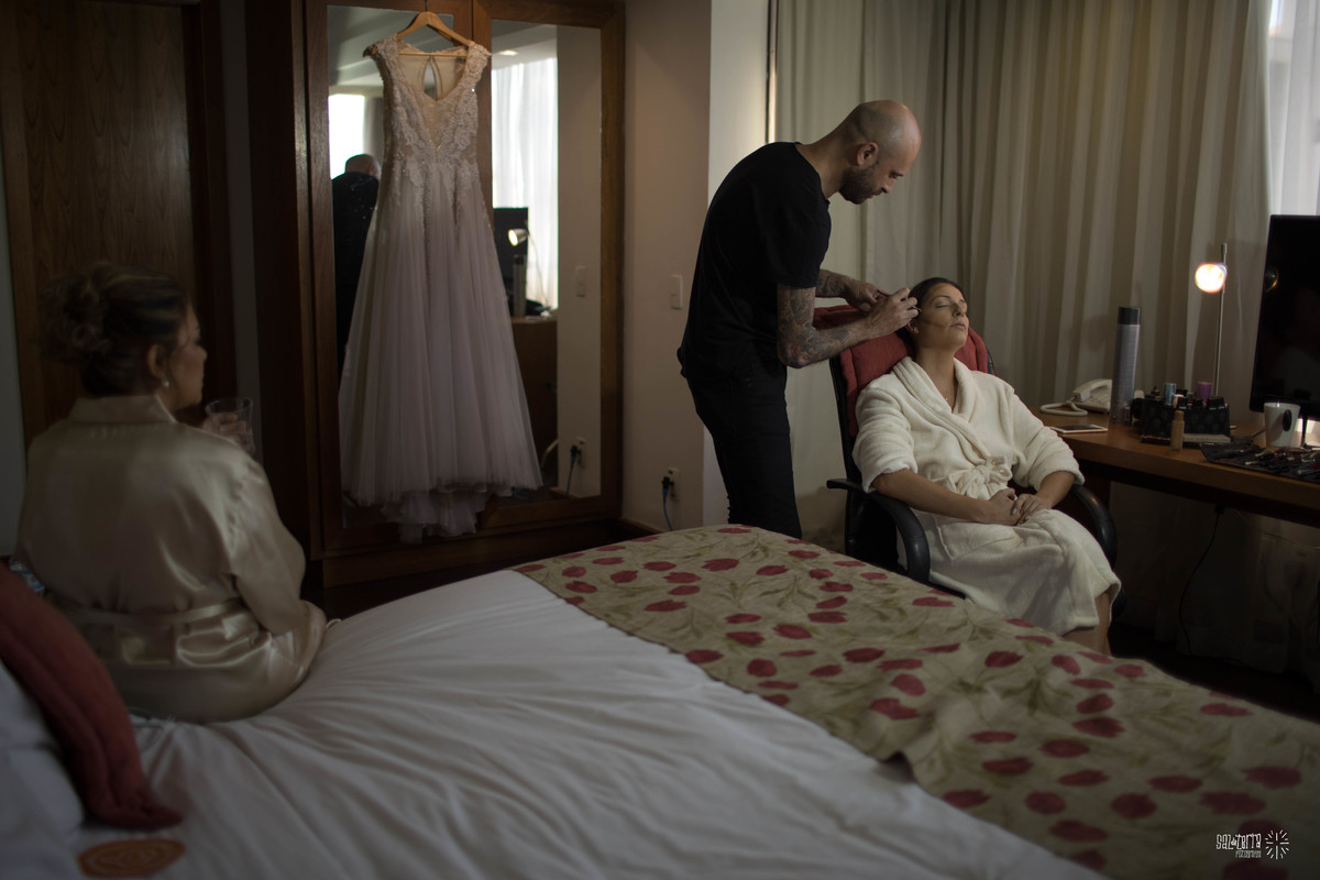 making of de noiva no hotel novotel thiago costa makeup vestido ateliê sandra ferraz fotografo de casamento porto alegre