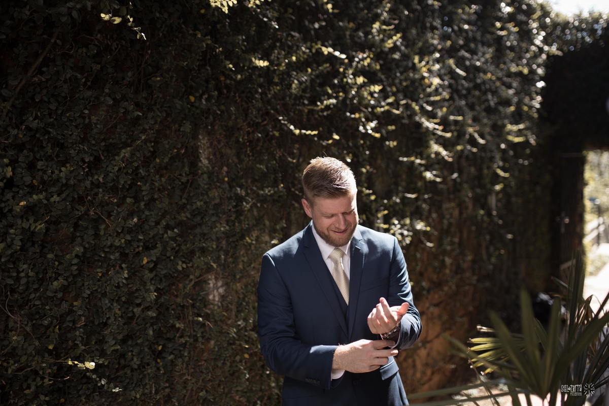 making of noivo dia do noivo com padrinhos barbearia la mafia fotografo de casamento porto alegre