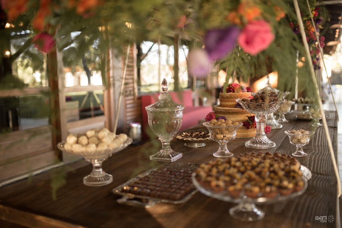 casamento sitio da figueira porto alegre RS casamento ao ar livre fotografo de casamento porto alegre decoracao tais puntel organizacao welove eventos mesa de doces suspensa