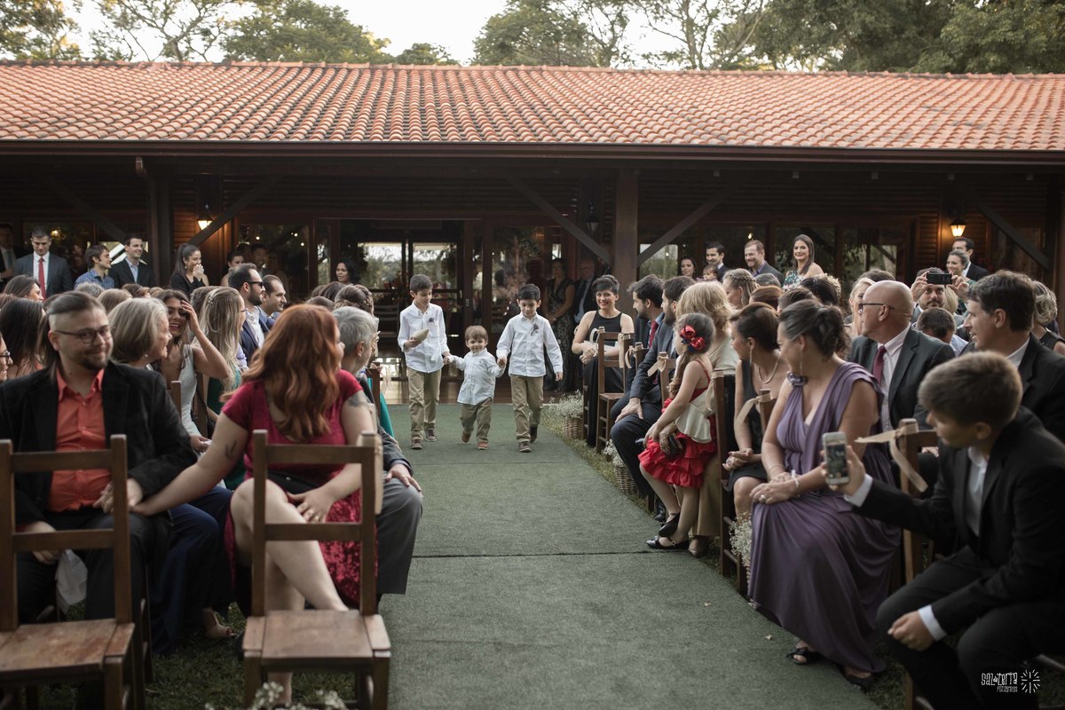 casamento ao ar livre sitio da figueira fotografo casamento porto alegre entrada pajens