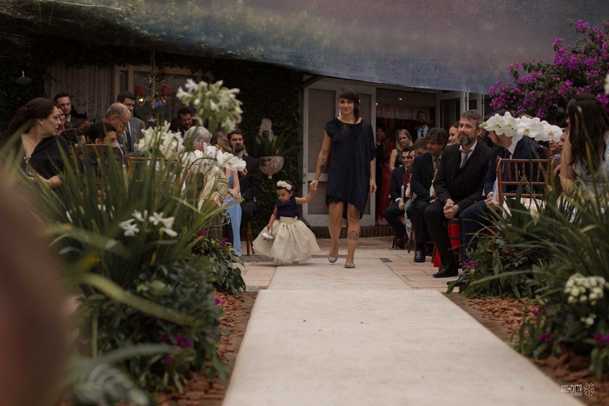 casamento ao ar livre villa antonietta sem padra cadeiras sortidas decoraçao bruna franzem fotografo de casamento porto alegre rs vestido noiva atelie ammor plano b com luzinhas e toldo