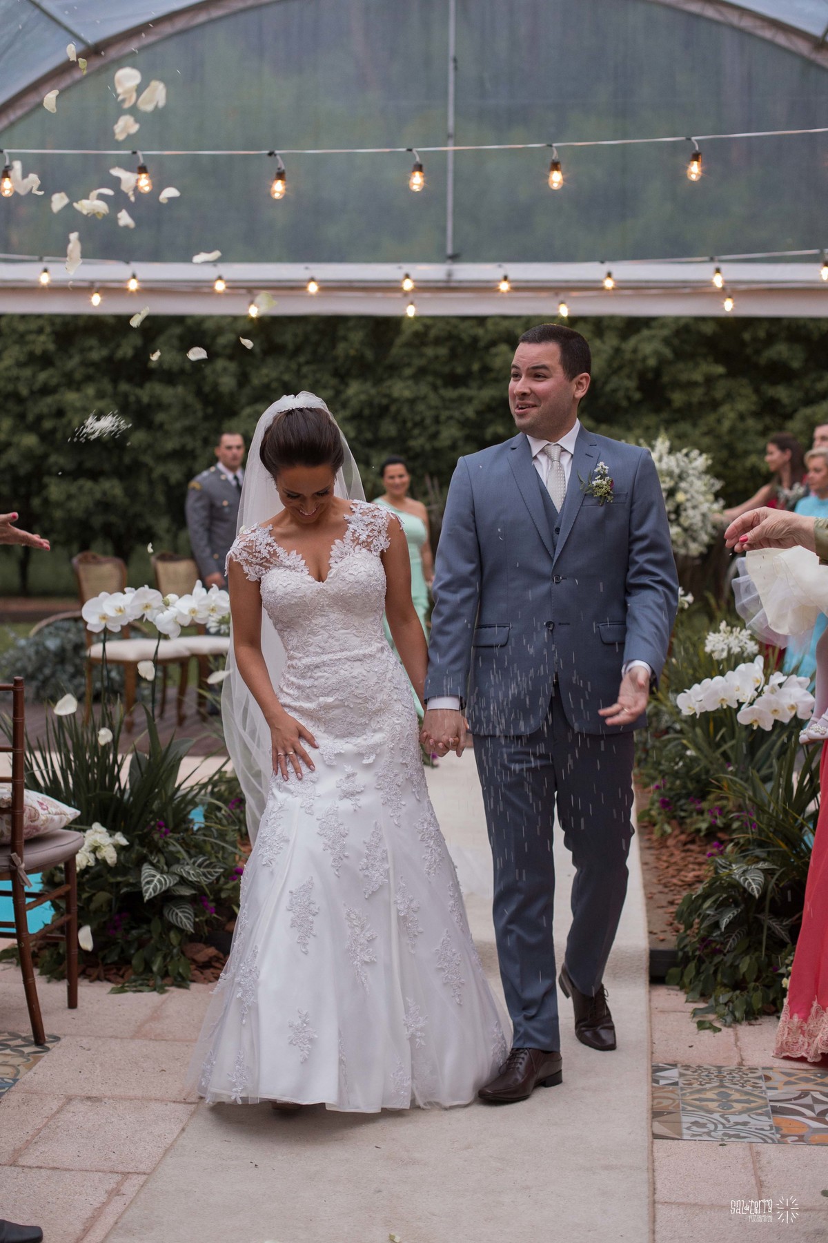 casamento ao ar livre villa antonietta sem padra cadeiras sortidas decoraçao bruna franzem fotografo de casamento porto alegre rs vestido noiva atelie ammor plano b com luzinhas e toldo