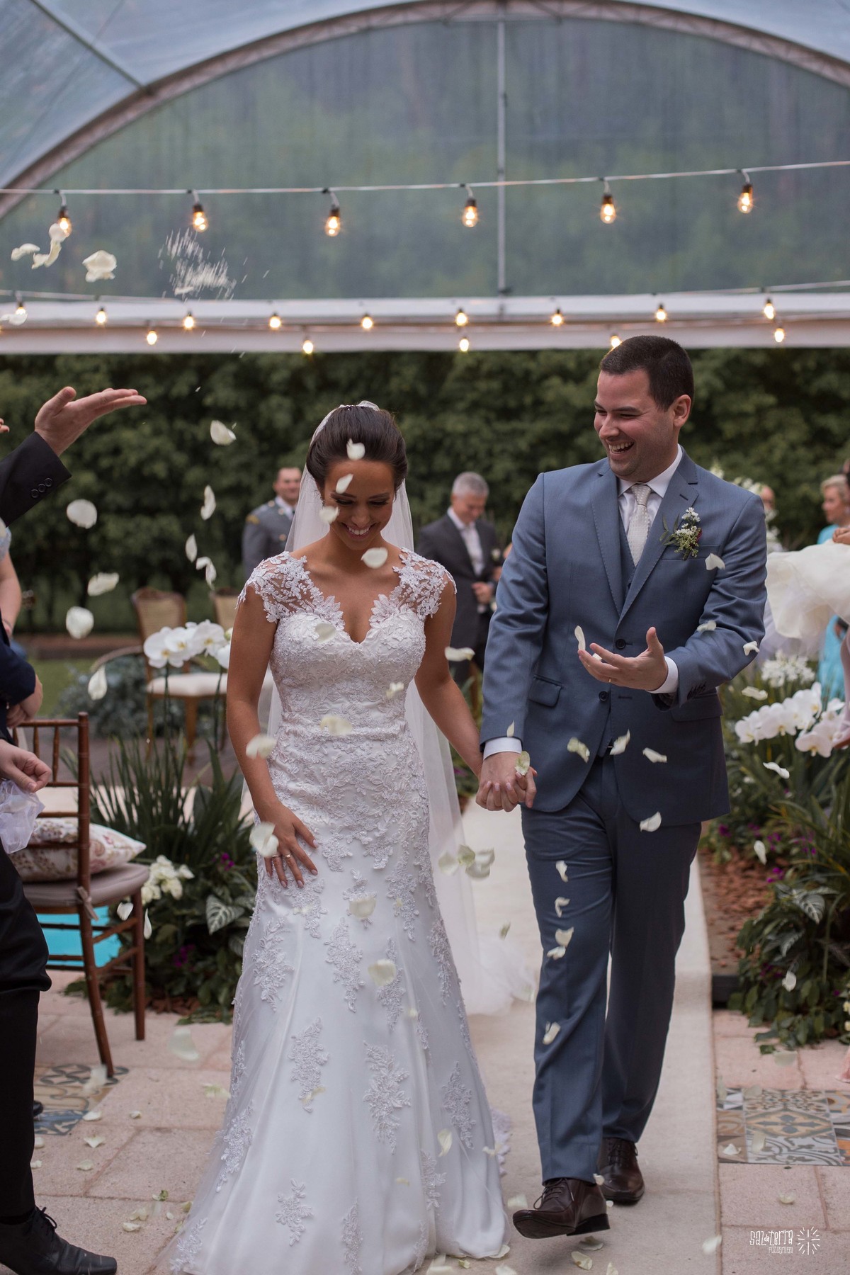 casamento ao ar livre villa antonietta sem padra cadeiras sortidas decoraçao bruna franzem fotografo de casamento porto alegre rs vestido noiva atelie ammor plano b com luzinhas e toldo