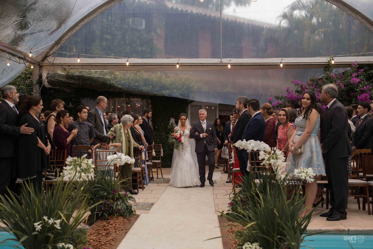 casamento ao ar livre villa antonietta sem padra cadeiras sortidas decoraçao bruna franzem fotografo de casamento porto alegre rs vestido noiva atelie ammor plano b com luzinhas e toldo