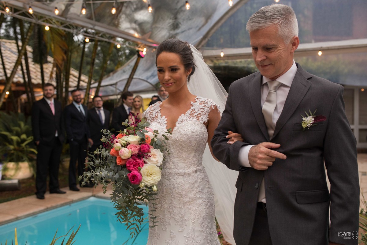 casamento ao ar livre villa antonietta sem padra cadeiras sortidas decoraçao bruna franzem fotografo de casamento porto alegre rs vestido noiva atelie ammor plano b com luzinhas e toldo