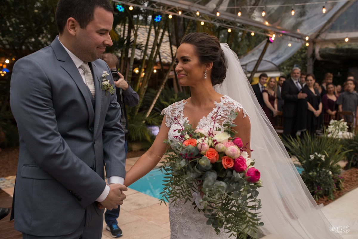 casamento ao ar livre villa antonietta sem padra cadeiras sortidas decoraçao bruna franzem fotografo de casamento porto alegre rs vestido noiva atelie ammor plano b com luzinhas e toldo