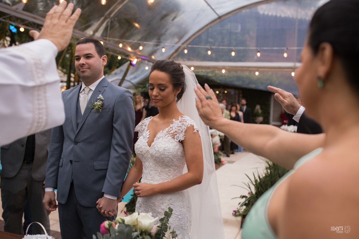 casamento ao ar livre villa antonietta sem padra cadeiras sortidas decoraçao bruna franzem fotografo de casamento porto alegre rs vestido noiva atelie ammor plano b com luzinhas e toldo