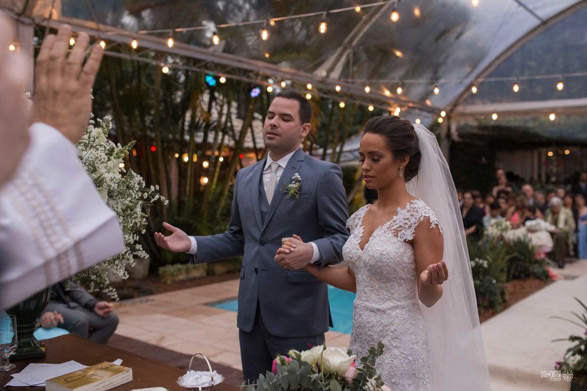 casamento ao ar livre villa antonietta sem padra cadeiras sortidas decoraçao bruna franzem fotografo de casamento porto alegre rs vestido noiva atelie ammor plano b com luzinhas e toldo