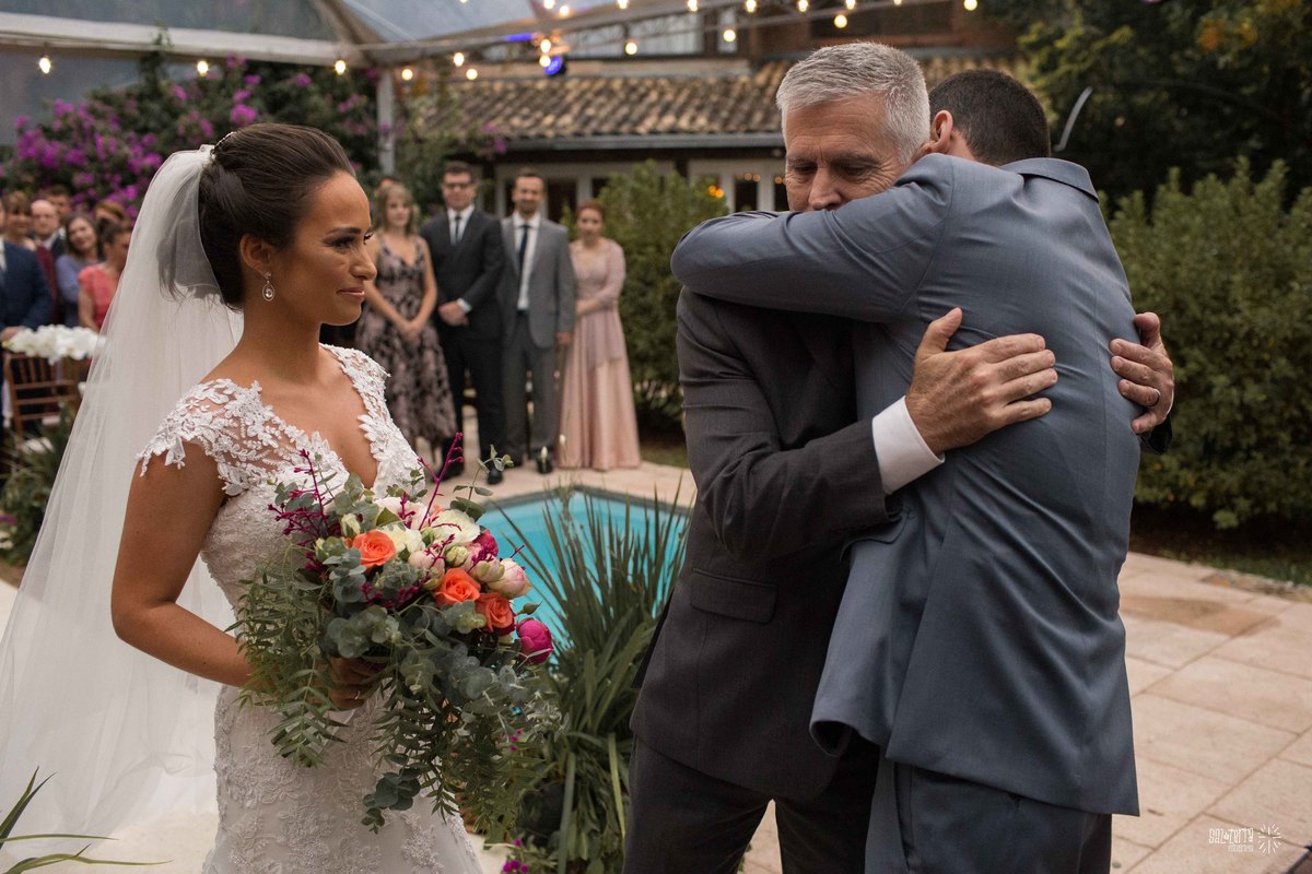 casamento ao ar livre villa antonietta sem padra cadeiras sortidas decoraçao bruna franzem fotografo de casamento porto alegre rs vestido noiva atelie ammor plano b com luzinhas e toldo