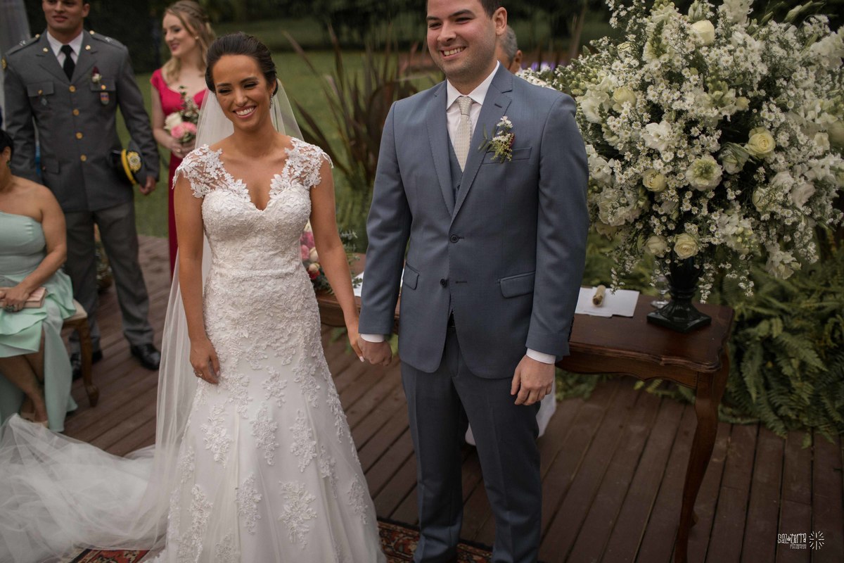 casamento ao ar livre villa antonietta sem padra cadeiras sortidas decoraçao bruna franzem fotografo de casamento porto alegre rs vestido noiva atelie ammor plano b com luzinhas e toldo