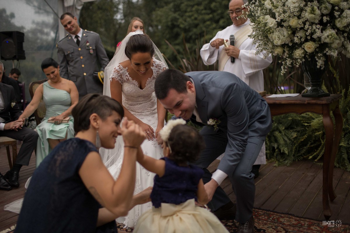 casamento ao ar livre villa antonietta sem padra cadeiras sortidas decoraçao bruna franzem fotografo de casamento porto alegre rs vestido noiva atelie ammor plano b com luzinhas e toldo