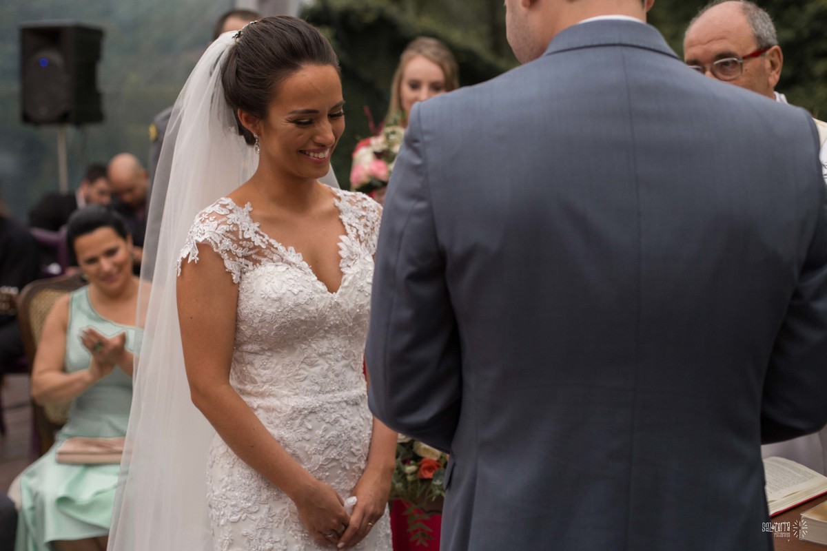 casamento ao ar livre villa antonietta sem padra cadeiras sortidas decoraçao bruna franzem fotografo de casamento porto alegre rs vestido noiva atelie ammor plano b com luzinhas e toldo