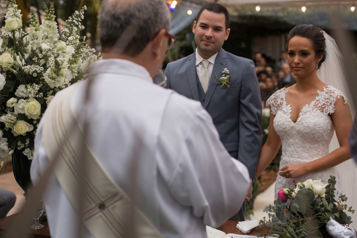 casamento ao ar livre villa antonietta sem padra cadeiras sortidas decoraçao bruna franzem fotografo de casamento porto alegre rs vestido noiva atelie ammor plano b com luzinhas e toldo