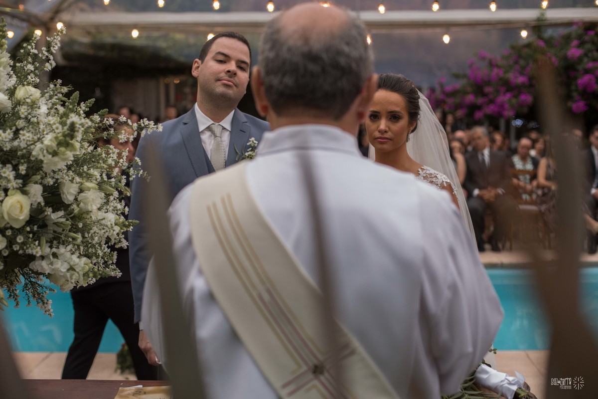 casamento ao ar livre villa antonietta sem padra cadeiras sortidas decoraçao bruna franzem fotografo de casamento porto alegre rs vestido noiva atelie ammor plano b com luzinhas e toldo