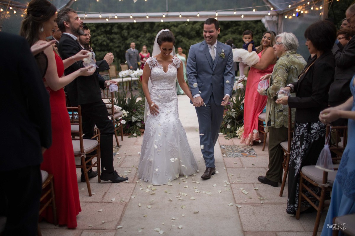 casamento ao ar livre villa antonietta sem padra cadeiras sortidas decoraçao bruna franzem fotografo de casamento porto alegre rs vestido noiva atelie ammor plano b com luzinhas e toldo
